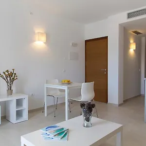 https://apartaments-proa-es-pujols-only-adults.balearic-islands.net